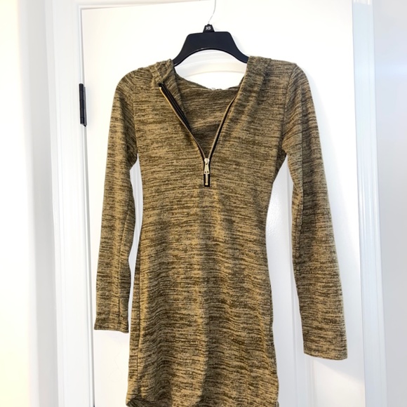 Dress - Picture 2 of 10